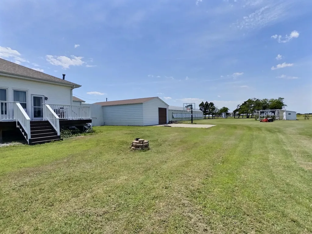 196 E 50th Street S Wellington KS 67152