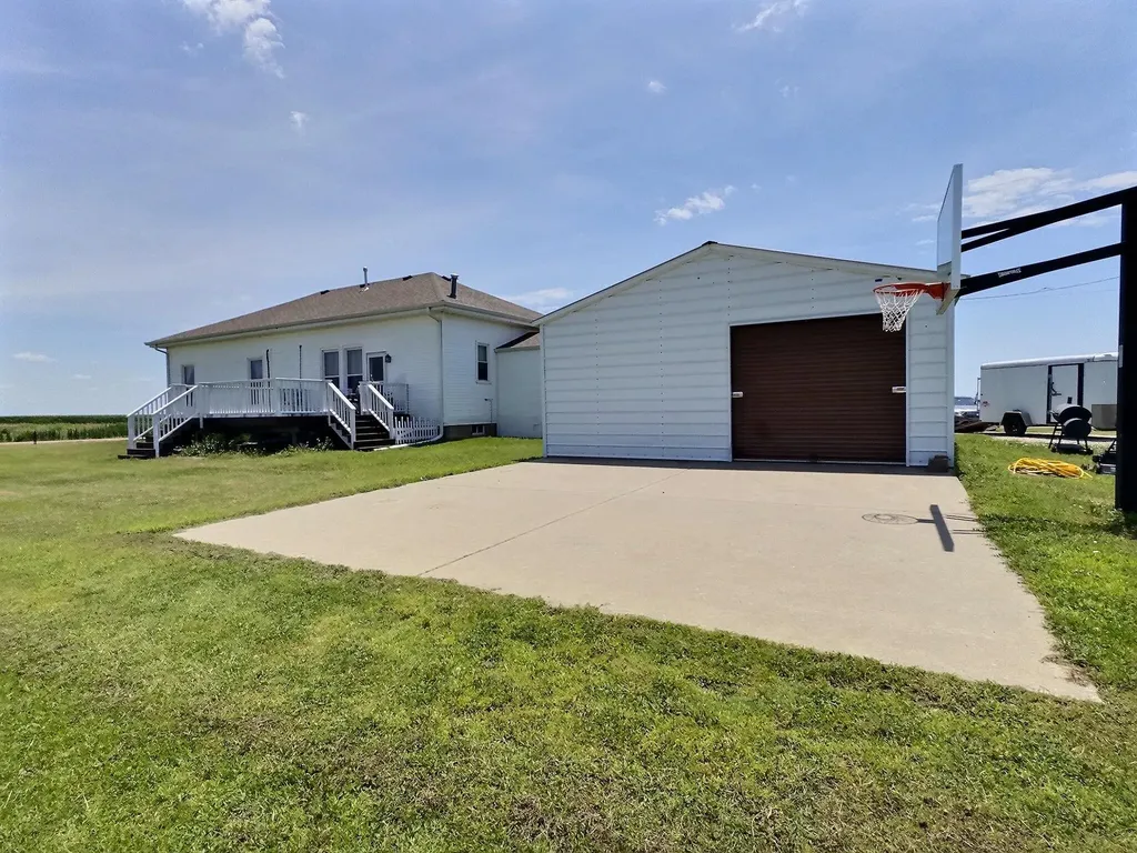 196 E 50th Street S Wellington KS 67152