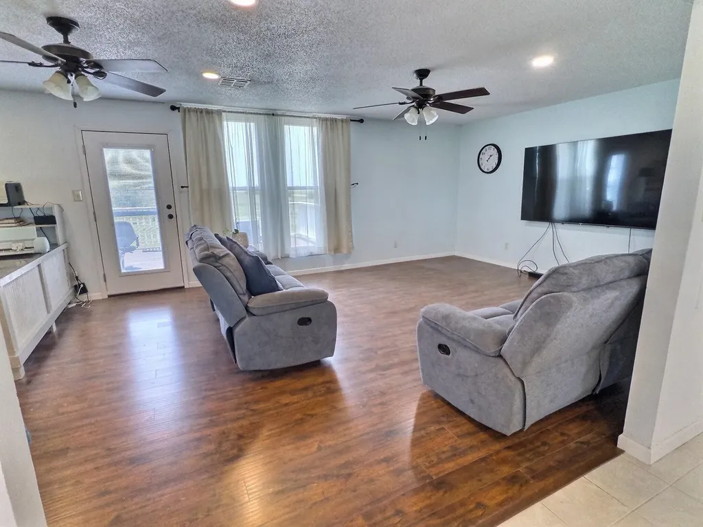 196 E 50th Street S Wellington KS 67152
