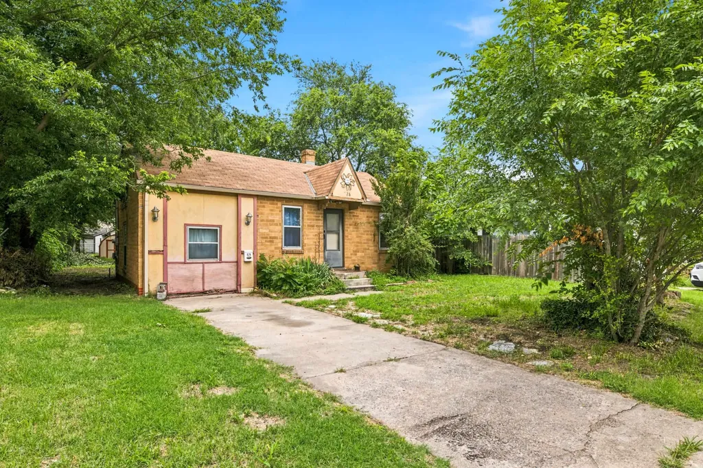 828 W Irving Avenue Wichita KS 67213