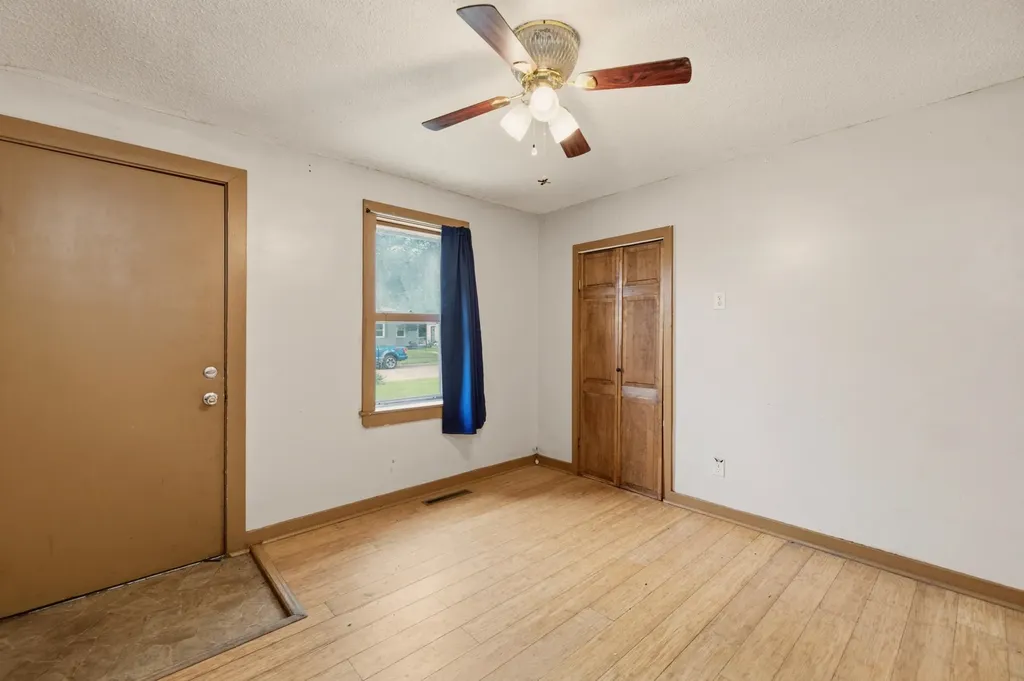 828 W Irving Avenue Wichita KS 67213