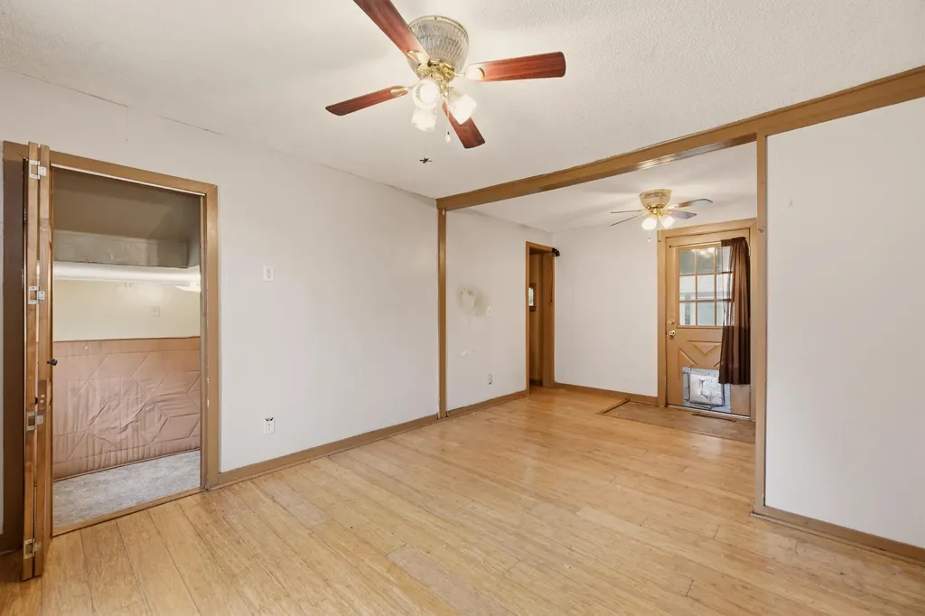 828 W Irving Avenue Wichita KS 67213