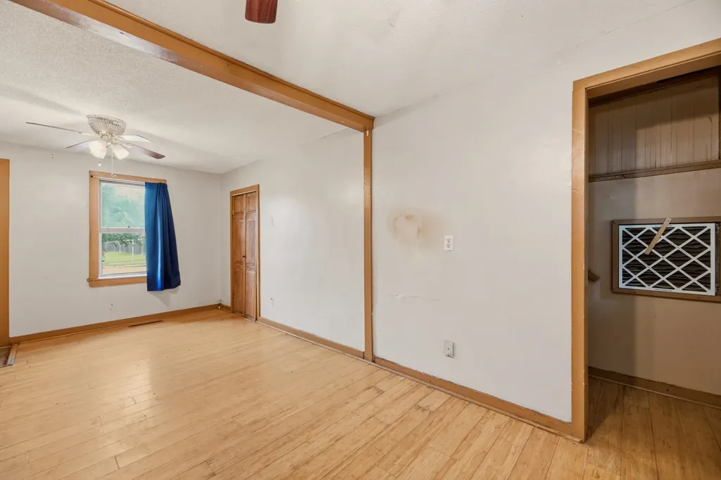 828 W Irving Avenue Wichita KS 67213