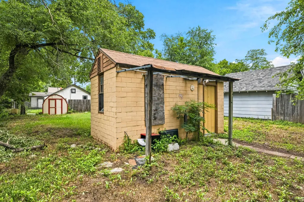 828 W Irving Avenue Wichita KS 67213
