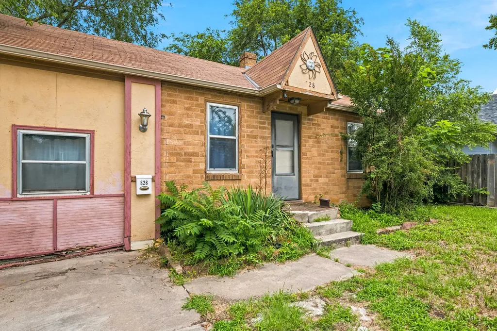 828 W Irving Avenue Wichita KS 67213