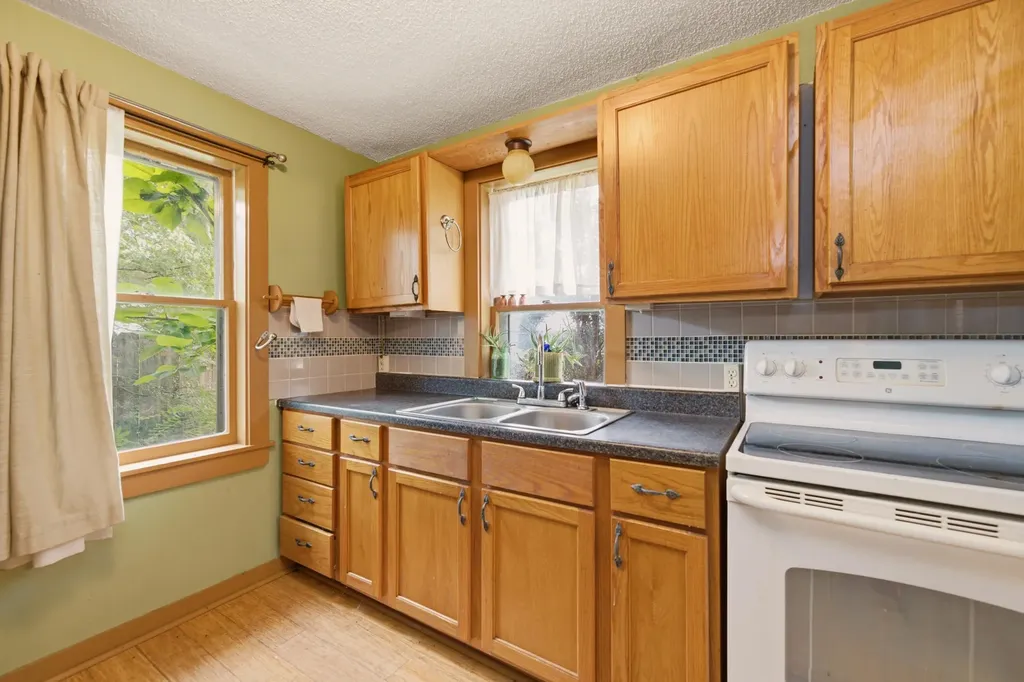 828 W Irving Avenue Wichita KS 67213