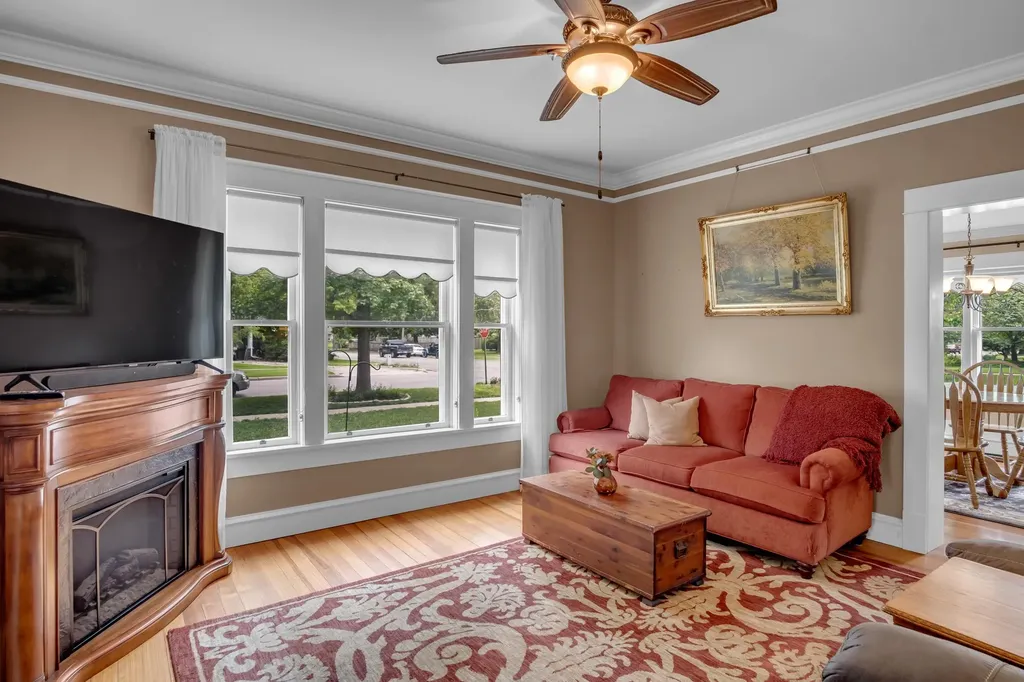400 E 3rd Newton KS 67114