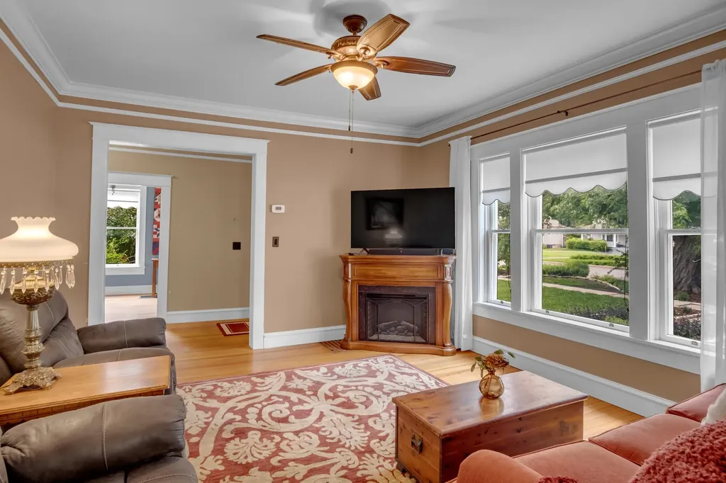 400 E 3rd Newton KS 67114
