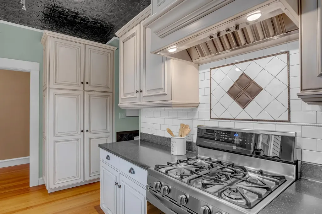 400 E 3rd Newton KS 67114