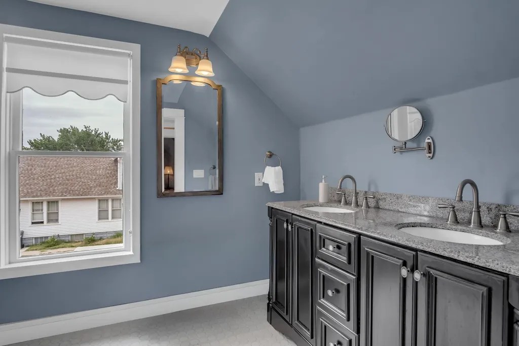 400 E 3rd Newton KS 67114