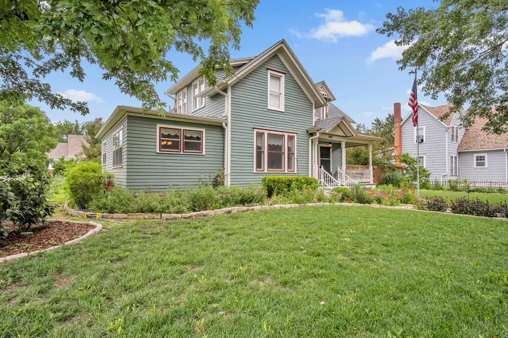400 E 3rd Newton KS 67114