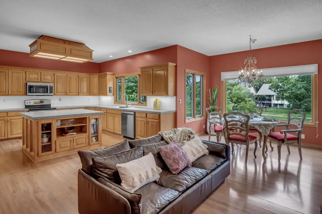 1039 N Post Oak Road Wichita KS 67206
