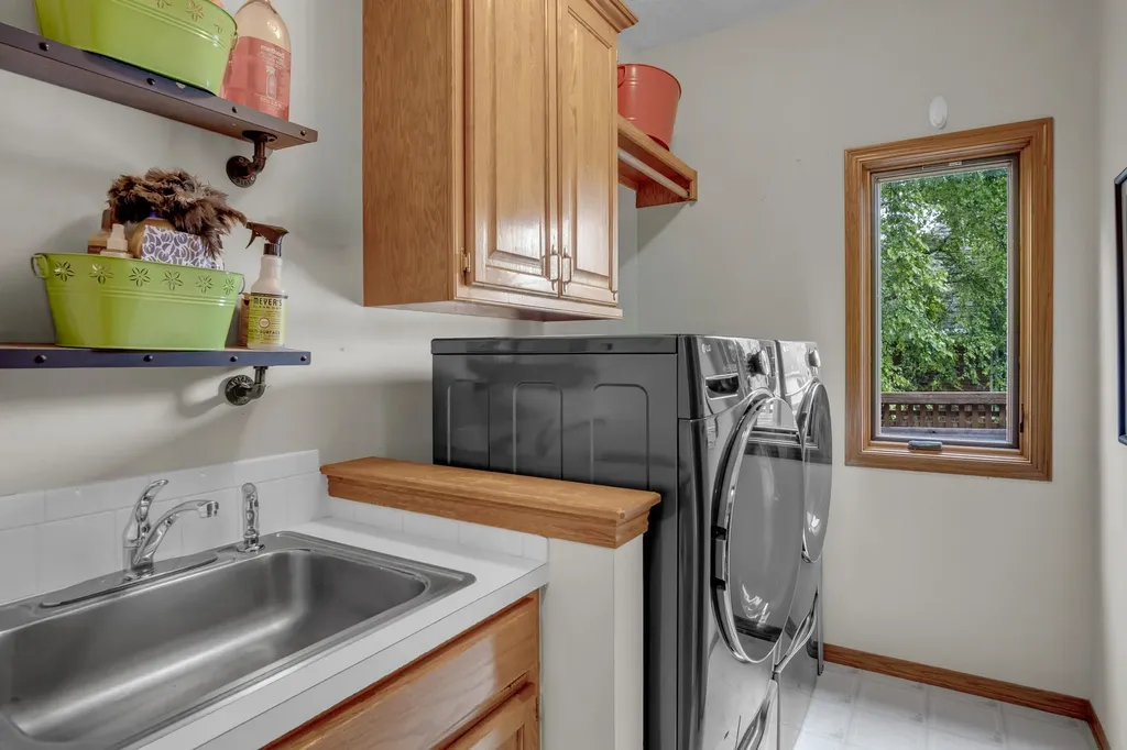 1039 N Post Oak Road Wichita KS 67206