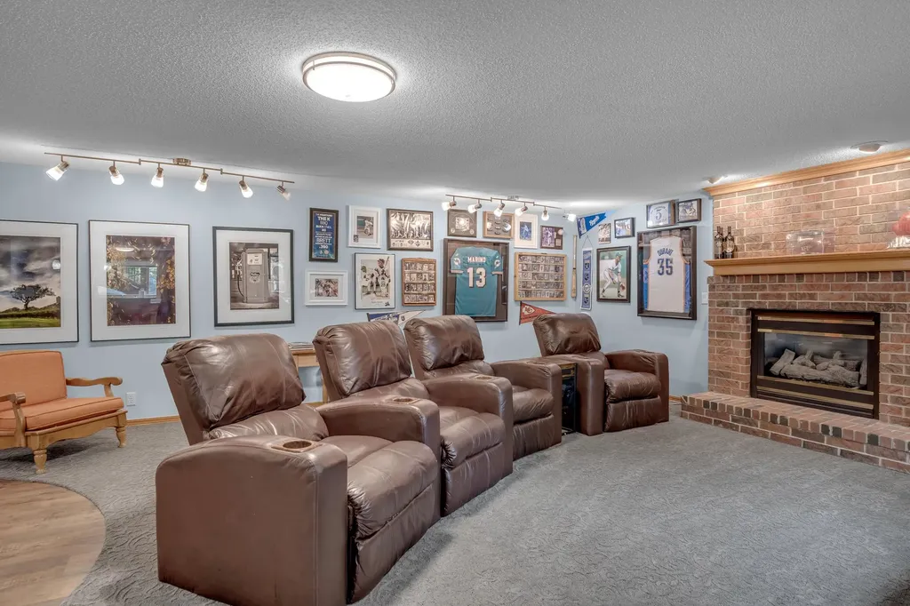 1039 N Post Oak Road Wichita KS 67206