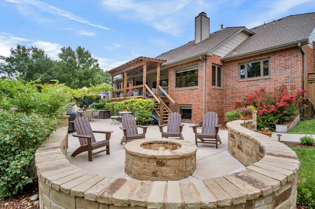 1039 N Post Oak Road Wichita KS 67206