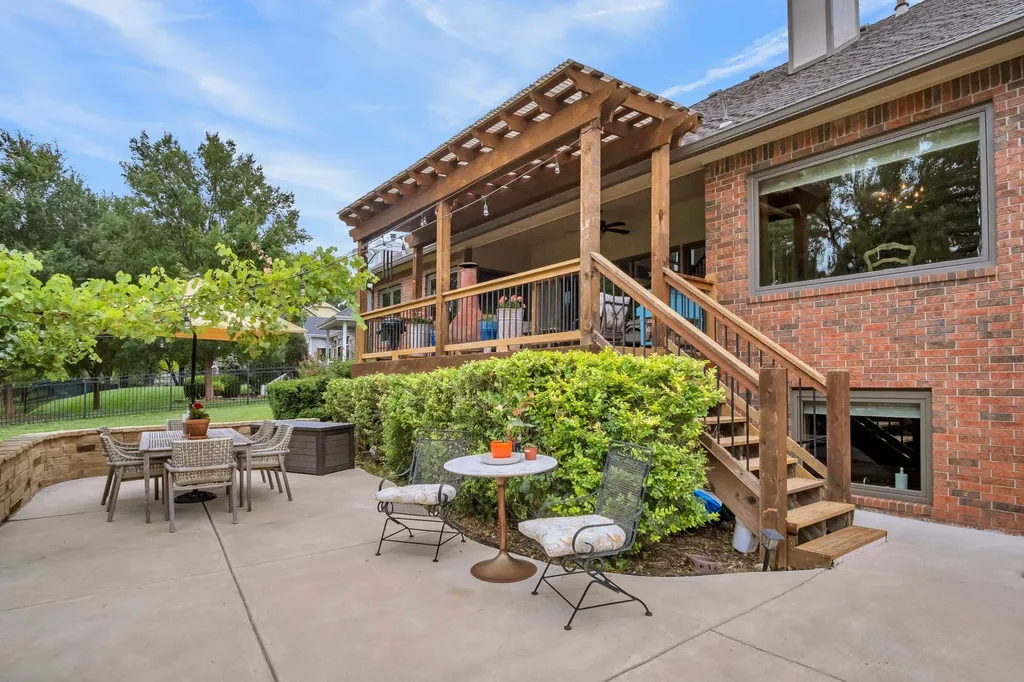 1039 N Post Oak Road Wichita KS 67206