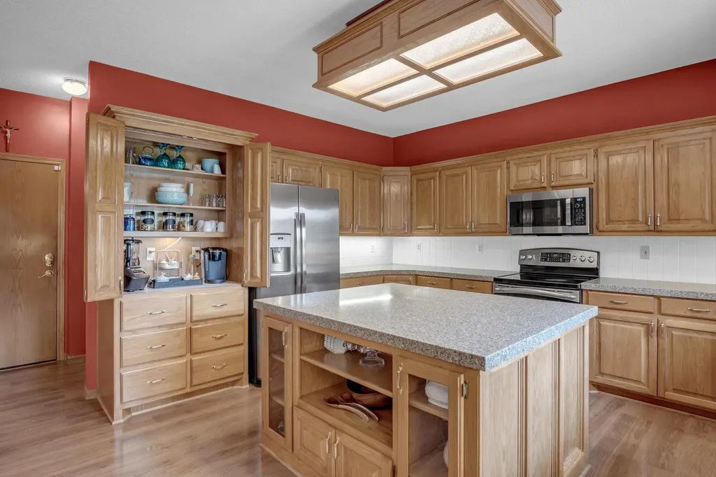 1039 N Post Oak Road Wichita KS 67206