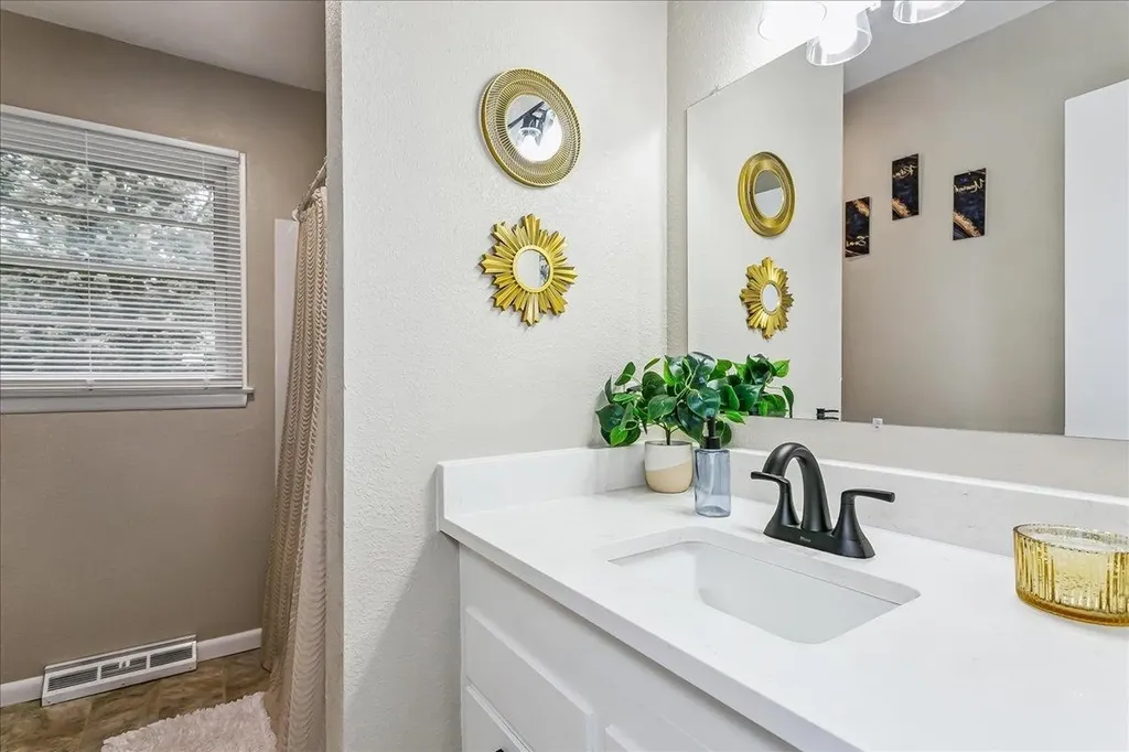 971 N Westlink Avenue Wichita KS 67212