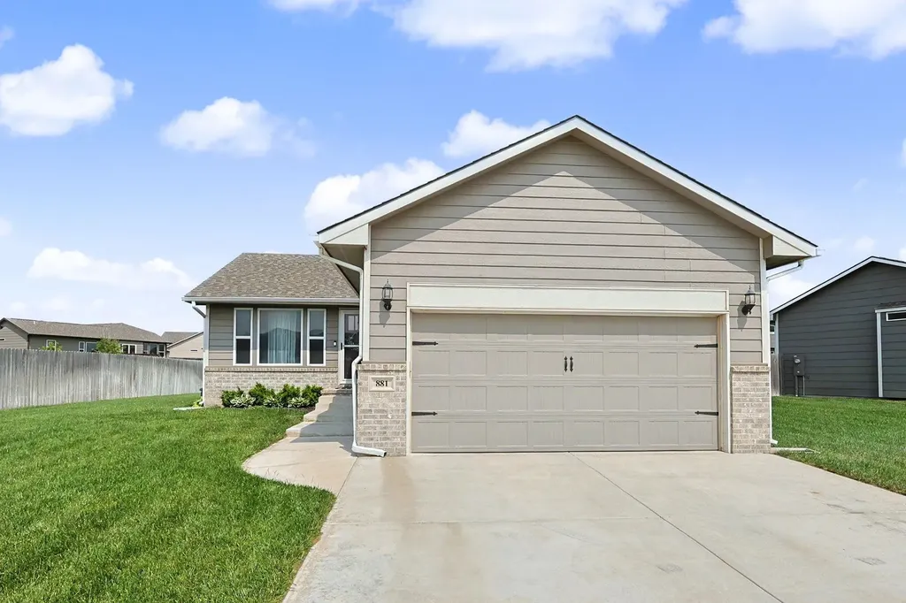 881 N Cloverleaf Goddard KS 67052