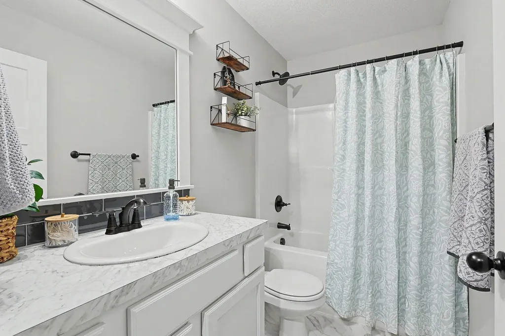 881 N Cloverleaf Goddard KS 67052