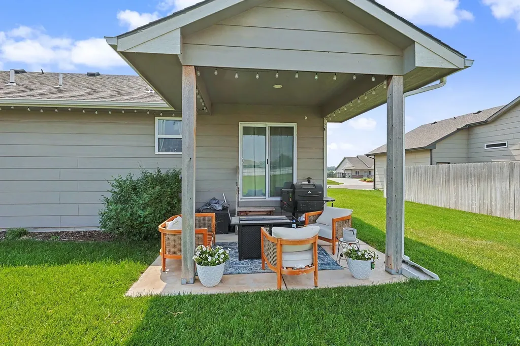 881 N Cloverleaf Goddard KS 67052