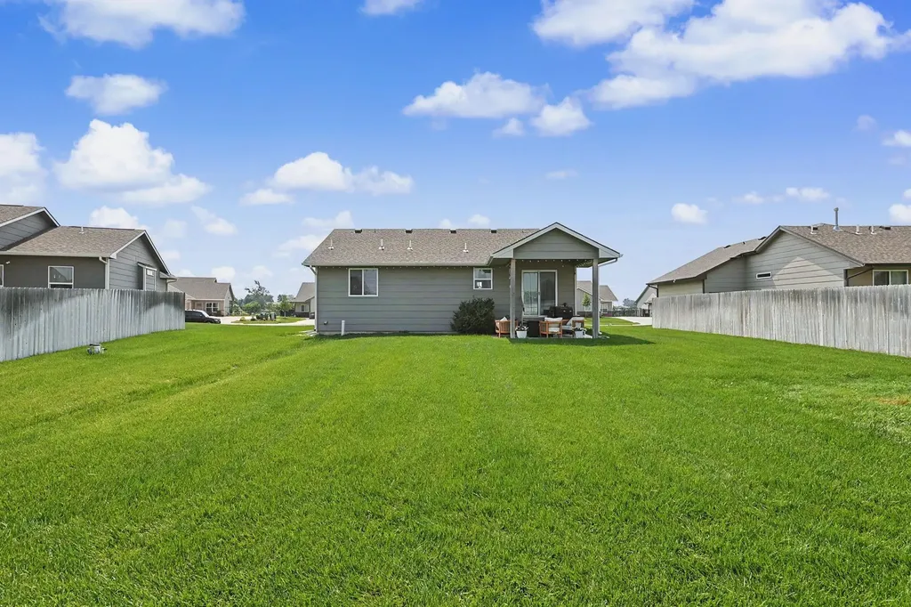 881 N Cloverleaf Goddard KS 67052