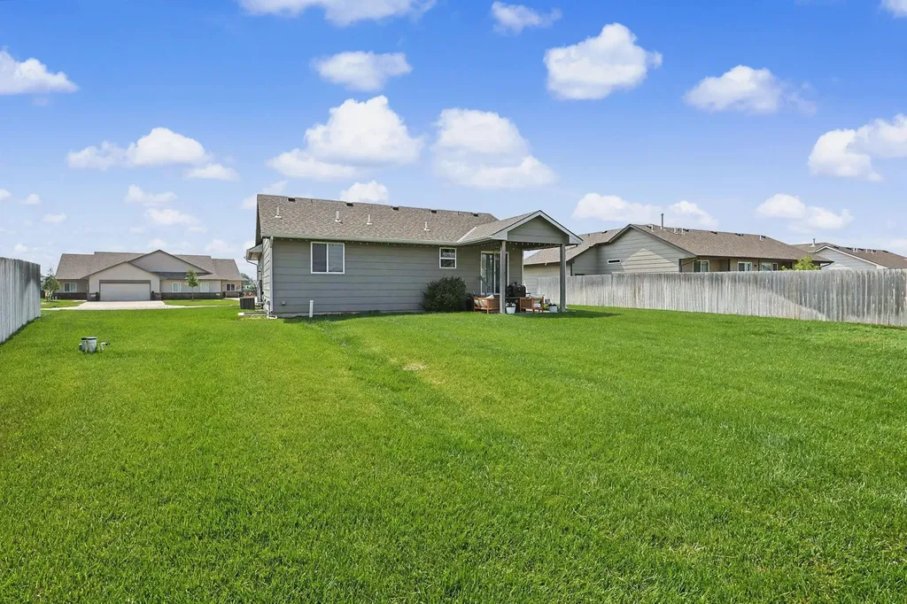 881 N Cloverleaf Goddard KS 67052