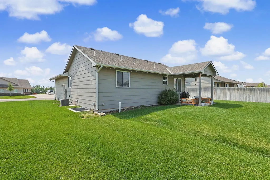 881 N Cloverleaf Goddard KS 67052