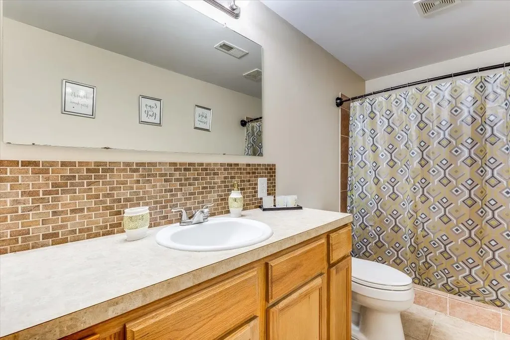 2049 S Crestline Court Wichita KS 67209