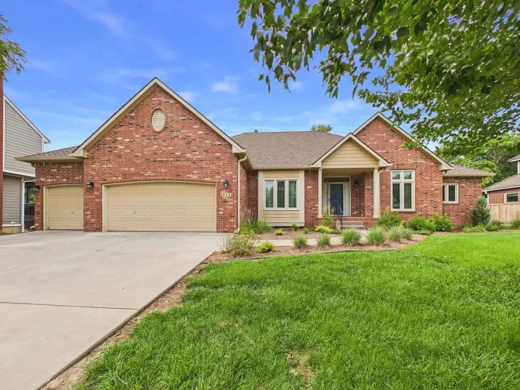 939 N Woodridge Court Wichita KS 67206