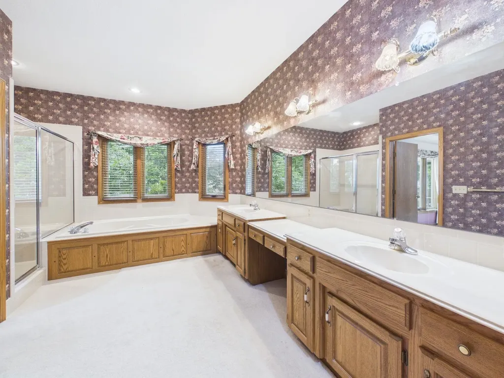 939 N Woodridge Court Wichita KS 67206