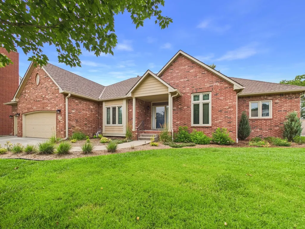 939 N Woodridge Court Wichita KS 67206