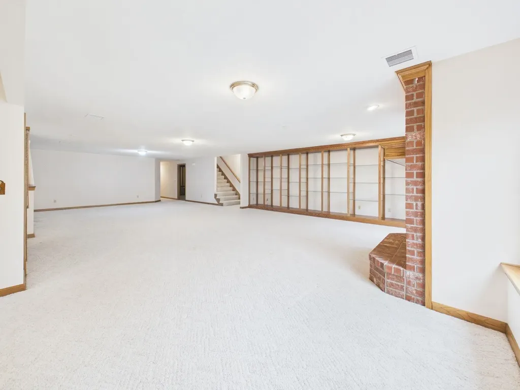 939 N Woodridge Court Wichita KS 67206