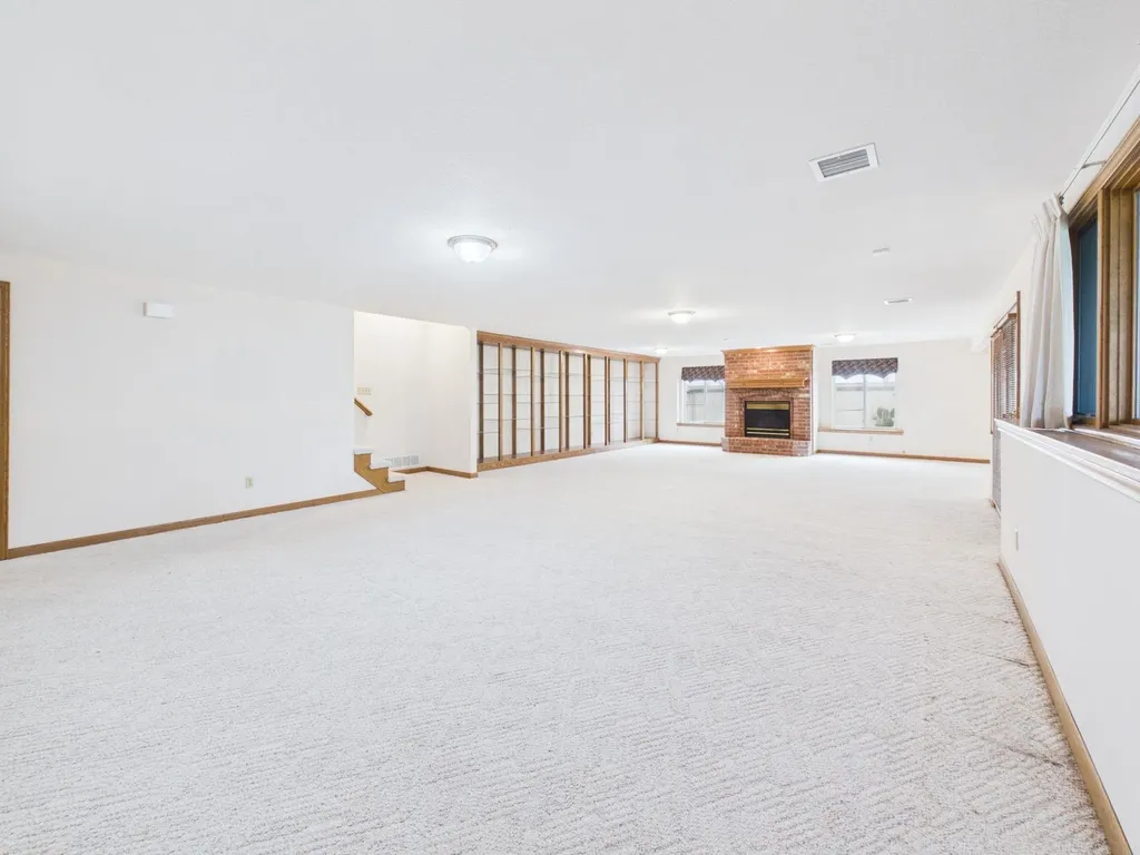 939 N Woodridge Court Wichita KS 67206