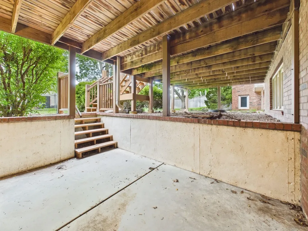 939 N Woodridge Court Wichita KS 67206