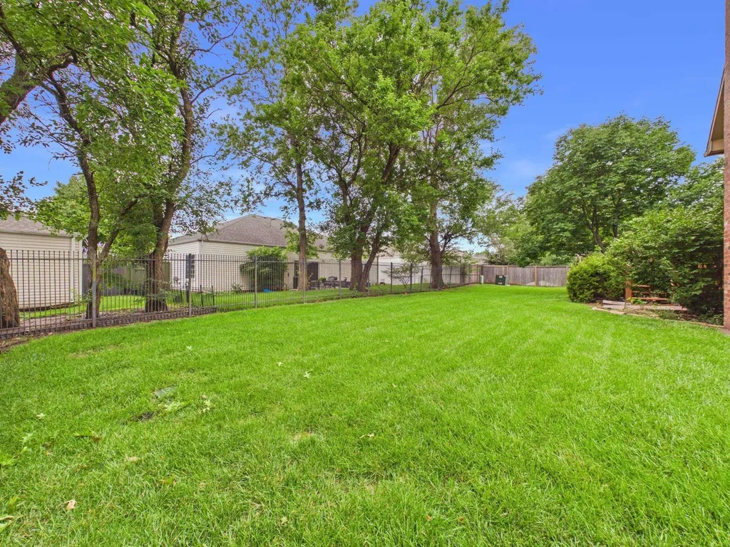 939 N Woodridge Court Wichita KS 67206