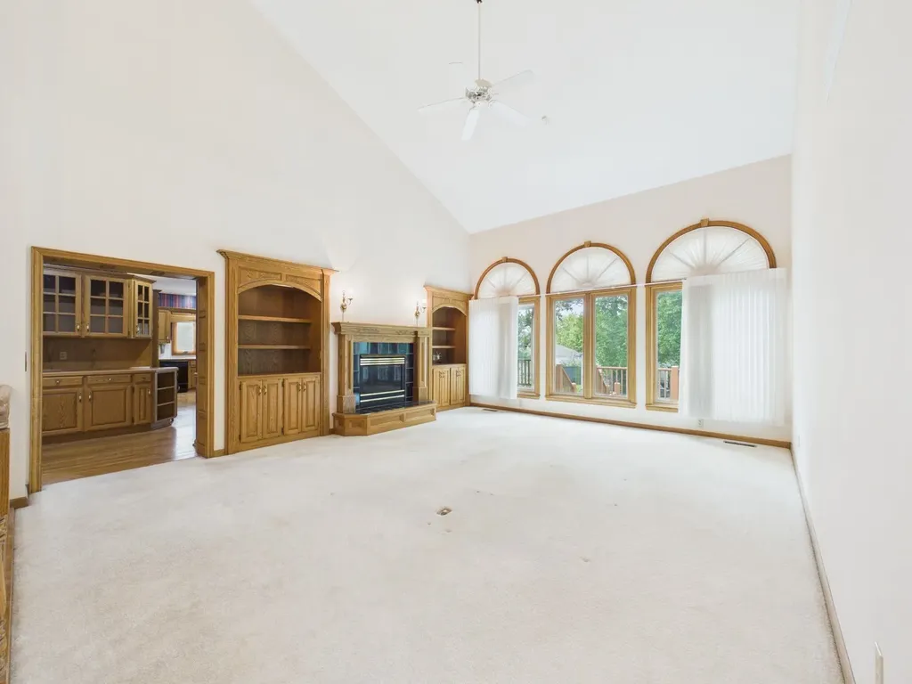 939 N Woodridge Court Wichita KS 67206