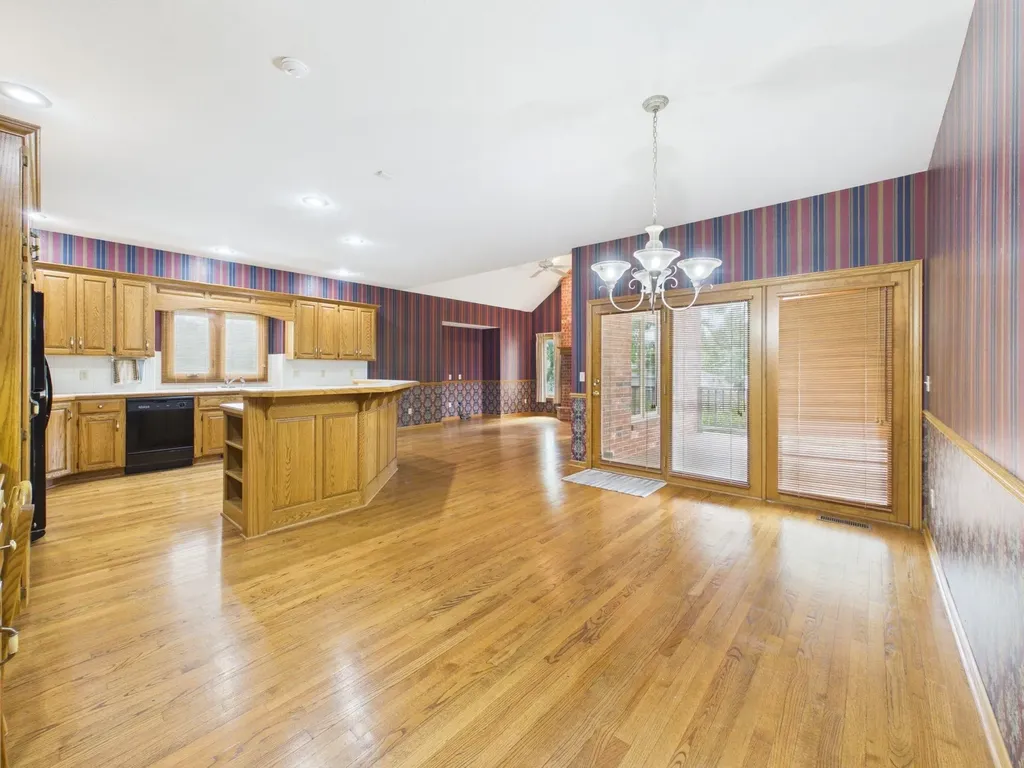 939 N Woodridge Court Wichita KS 67206