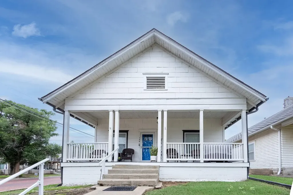126 N 3rd Street Arkansas City KS 67005