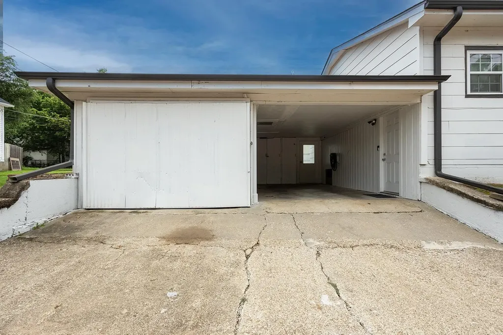 126 N 3rd Street Arkansas City KS 67005