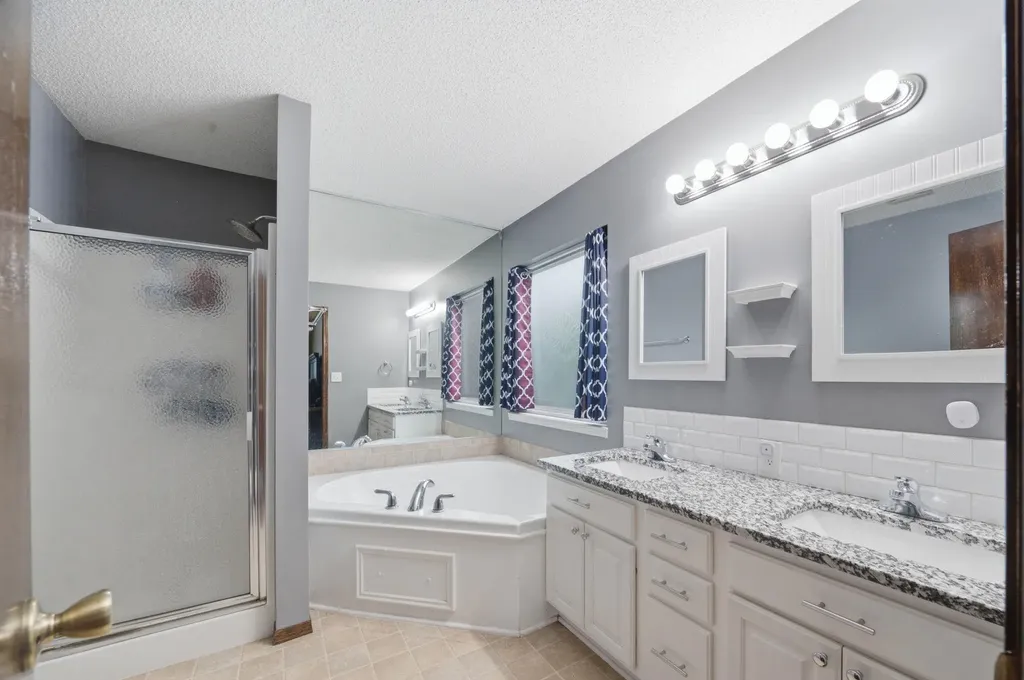 715 E Rolling View Drive Park City KS 67147