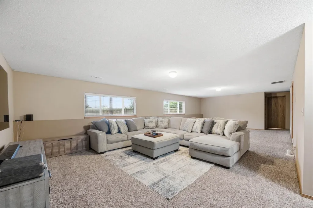 715 E Rolling View Drive Park City KS 67147