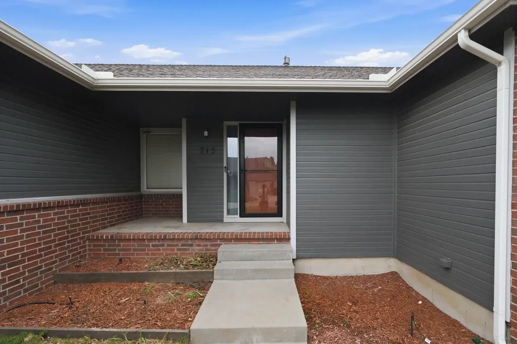 715 E Rolling View Drive Park City KS 67147