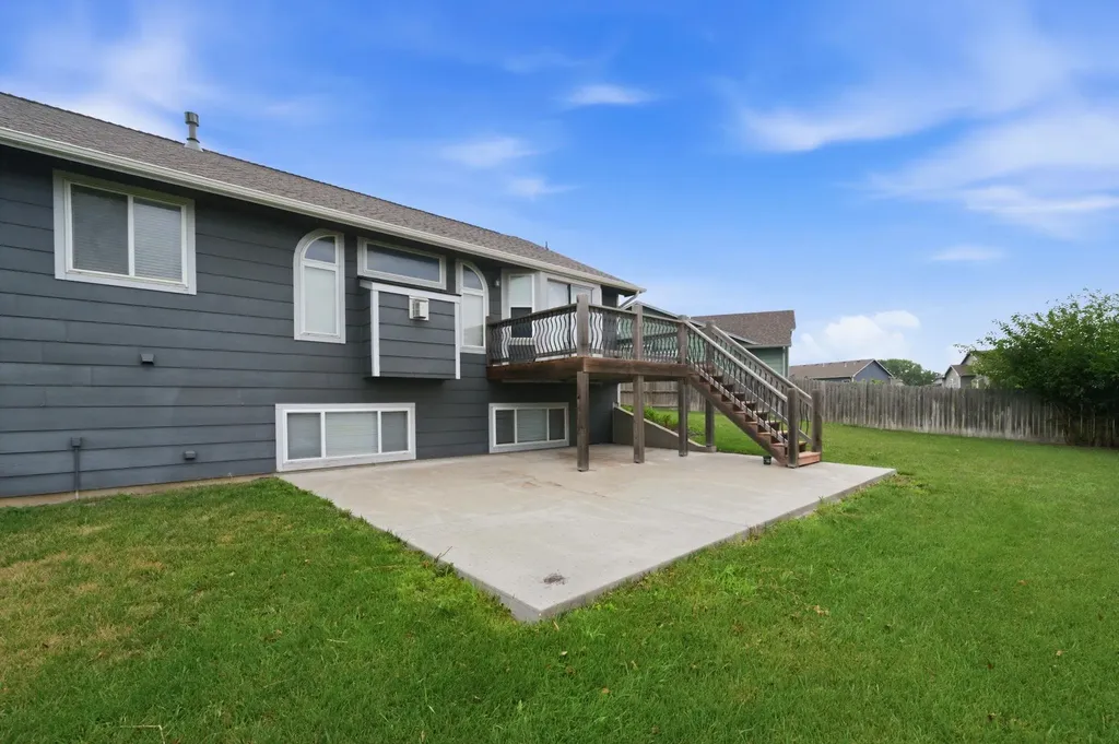715 E Rolling View Drive Park City KS 67147