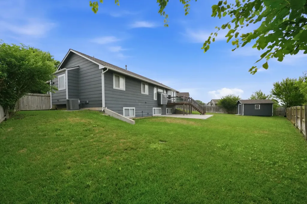 715 E Rolling View Drive Park City KS 67147