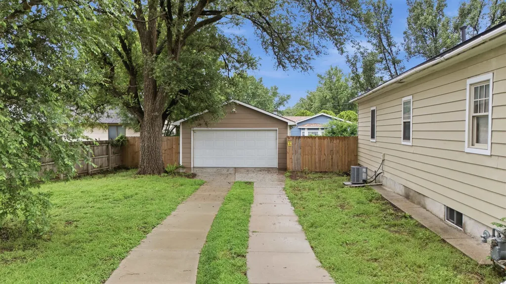5331 W Robinson Wichita KS 67212