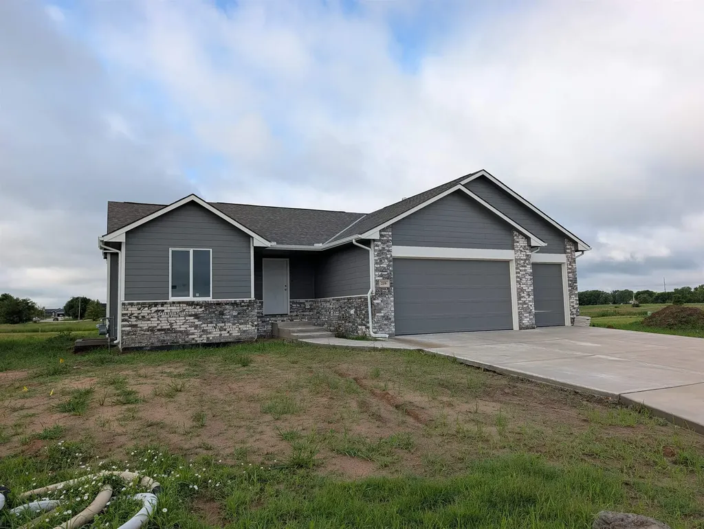 219 Summer Drive Newton KS 67114