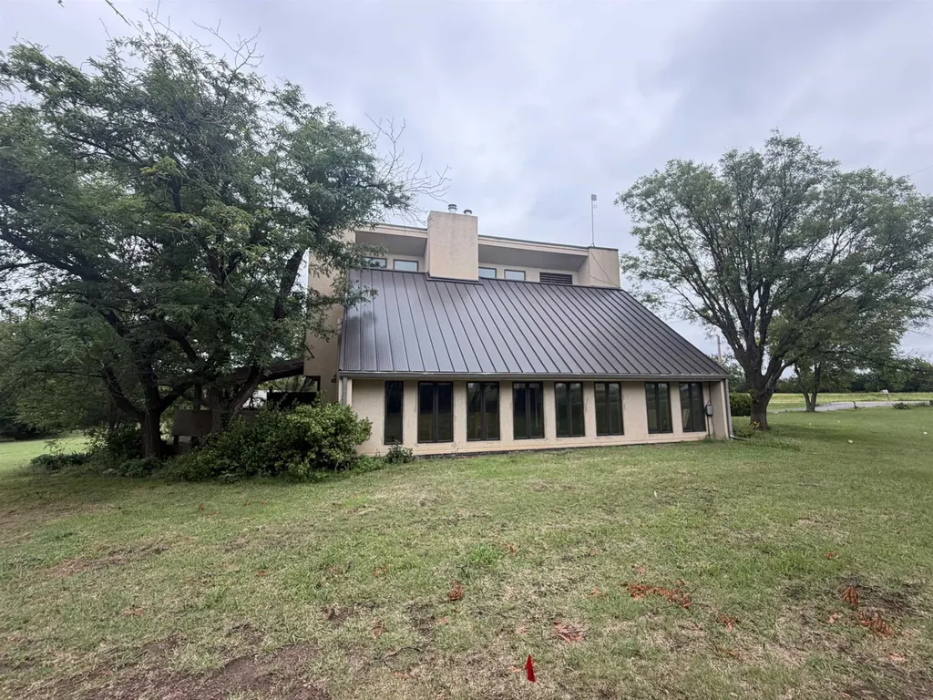 399 S Seneca Wellington KS 67152