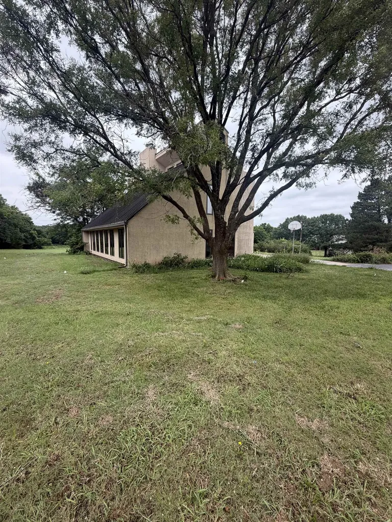 399 S Seneca Wellington KS 67152