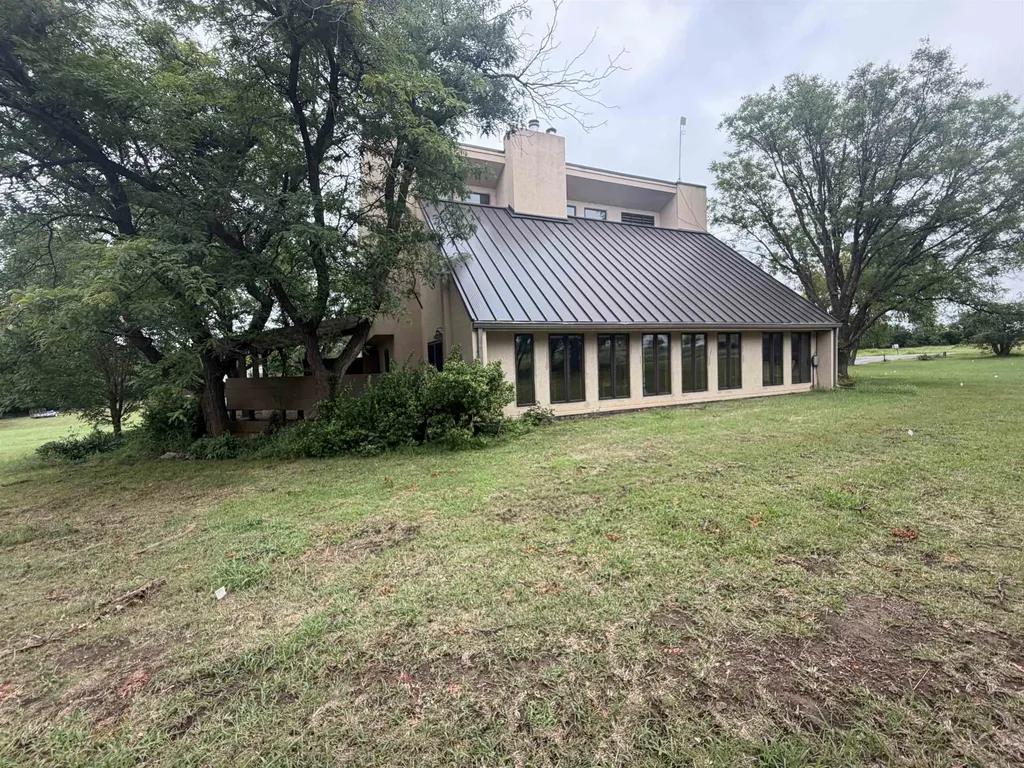 399 S Seneca Wellington KS 67152